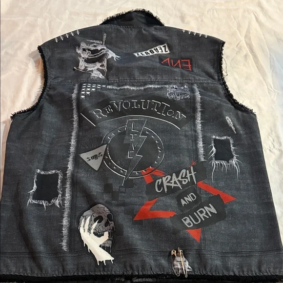 Source Unknown Black Denim Vest with Red Accents - Picture 2 of 2